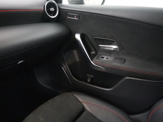 Mercedes-Benz A-Klasse 180 Business Solution AMG | Leder/alcantara | Stoelverwarming | Cruise control | Widescreen | Car... ActivLease financial lease