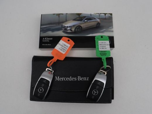 Mercedes-Benz A-Klasse 180 Business Solution AMG | Leder/alcantara | Stoelverwarming | Cruise control | Widescreen | Car... ActivLease financial lease