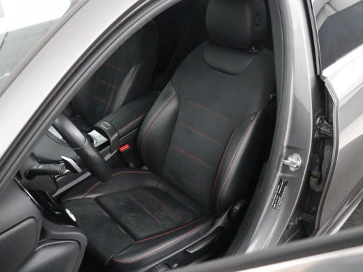 Mercedes-Benz A-Klasse 180 Business Solution AMG | Leder/alcantara | Stoelverwarming | Cruise control | Widescreen | Car... ActivLease financial lease