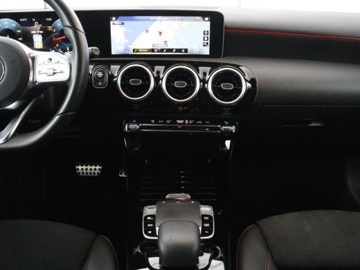 Mercedes-Benz A-Klasse 180 Business Solution AMG | Leder/alcantara | Stoelverwarming | Cruise control | Widescreen | Car... ActivLease financial lease