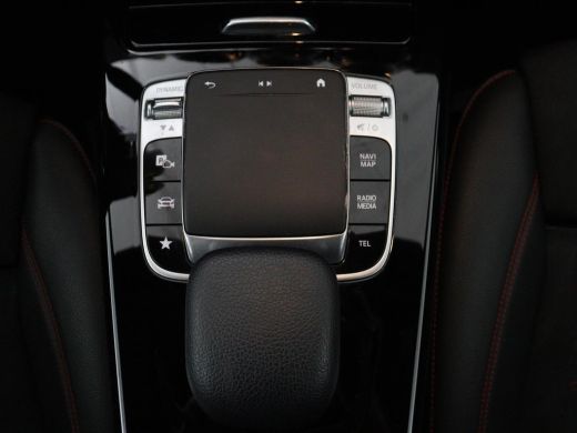 Mercedes-Benz A-Klasse 180 Business Solution AMG | Leder/alcantara | Stoelverwarming | Cruise control | Widescreen | Car... ActivLease financial lease