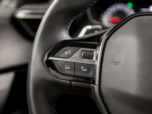 Peugeot 2008 1.2 PureTech Allure Sport 131Pk Automaat (APPLE CARPLAY, GROOT NAVI, LEDER, GETINT GLAS, SPORTSTO... ActivLease financial lease