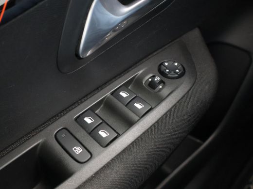 Peugeot 208 1.2 PT 102 PK + NAVIGATIE | APPLE CARPLAY | DAB+ | LED ActivLease financial lease