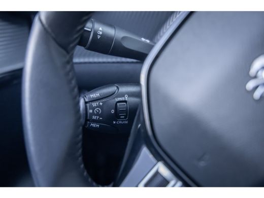 Peugeot e-208 EV Allure Pack 50 kWh | Cruise control | Achteruitrijcamera | Apple Carplay/Android Auto | Achter... ActivLease financial lease