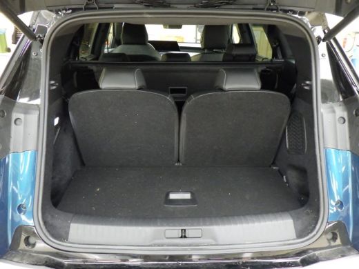 Peugeot e-5008 GT Avantage 73 kWh 7p Camera | Trekhaak | All season | Alcantara bekleding | Warmtepomp | ActivLease financial lease