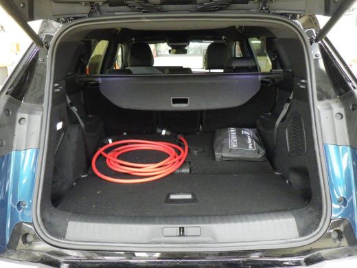 Peugeot e-5008 GT Avantage 73 kWh 7p Camera | Trekhaak | All season | Alcantara bekleding | Warmtepomp | ActivLease financial lease