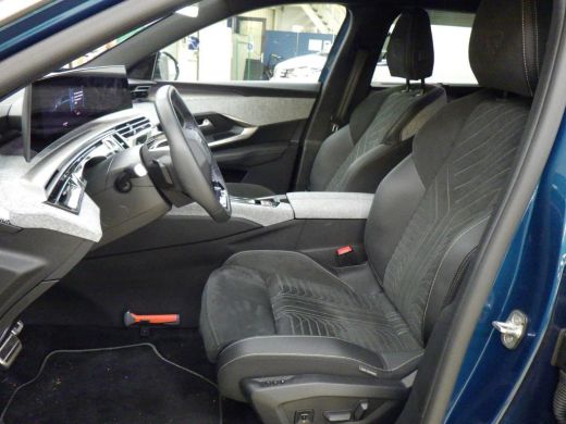 Peugeot e-5008 GT Avantage 73 kWh 7p Camera | Trekhaak | All season | Alcantara bekleding | Warmtepomp | ActivLease financial lease