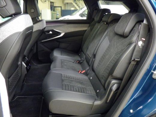 Peugeot e-5008 GT Avantage 73 kWh 7p Camera | Trekhaak | All season | Alcantara bekleding | Warmtepomp | ActivLease financial lease
