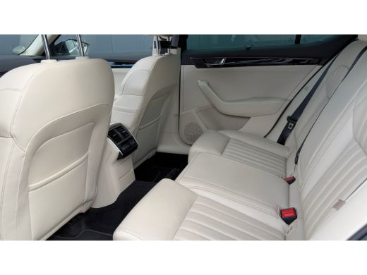 Skoda Superb 1.4 TSI 218pk iV Sportline Business | Laurin & Klement | Trekhaak | Carplay | Camera | Elektrisch... ActivLease financial lease