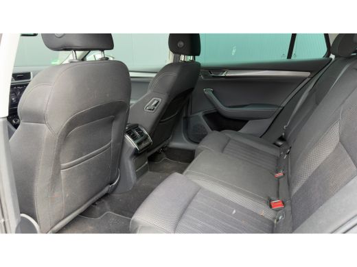 Skoda Superb Combi 1.4 TSI 218pk iV Business Edition Plus | Trekhaak | Carplay | Camera | Cruise | Keyless | E... ActivLease financial lease