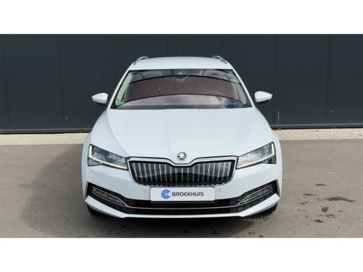Skoda Superb Combi 1.4 TSI 218pk iV Business Edition Plus | Trekhaak | Carplay | Camera | Cruise | Keyless | E... ActivLease financial lease