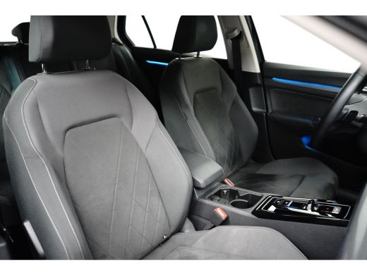 Volkswagen Golf 1.4 eHybrid 204 pk Style 6-DSG | Apple Carplay | Achteruitrijcamera | Stoelverwarming | ActivLease financial lease