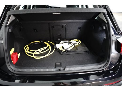 Volkswagen Golf 1.4 eHybrid 204 pk Style 6-DSG | Apple Carplay | Achteruitrijcamera | Stoelverwarming | ActivLease financial lease