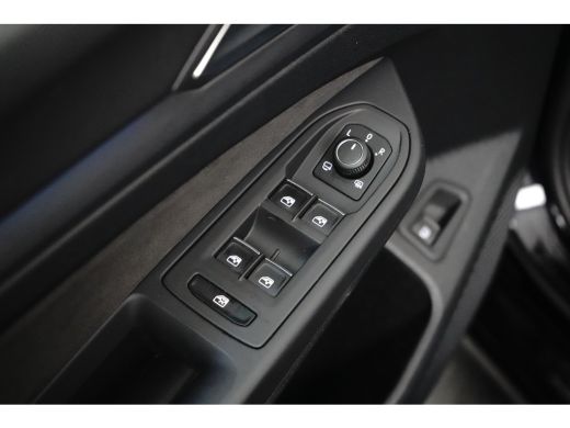 Volkswagen Golf 1.4 eHybrid 204 pk Style 6-DSG | Apple Carplay | Achteruitrijcamera | Stoelverwarming | ActivLease financial lease