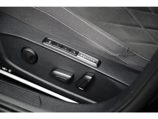 Volkswagen Golf 1.4 eHybrid 204 pk Style 6-DSG | Apple Carplay | Achteruitrijcamera | Stoelverwarming | ActivLease financial lease