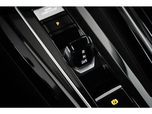 Volkswagen Golf 1.4 eHybrid 204 pk Style 6-DSG | Apple Carplay | Achteruitrijcamera | Stoelverwarming | ActivLease financial lease