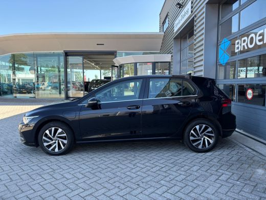 Volkswagen Golf 1.4 eHybrid 204 pk Style 6-DSG | Apple Carplay | Achteruitrijcamera | Stoelverwarming | ActivLease financial lease