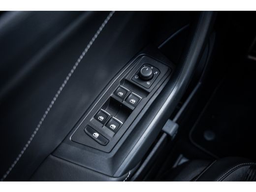 Volkswagen T-Roc R-Line | 'App-Connect' draadloze smartphone integratie | Airconditioning automatisch, 2-zone (Cli... ActivLease financial lease