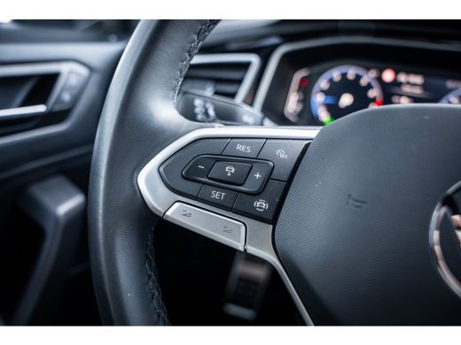 Volkswagen T-Roc R-Line | 'App-Connect' draadloze smartphone integratie | Airconditioning automatisch, 2-zone (Cli... ActivLease financial lease