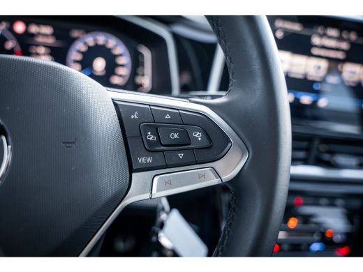 Volkswagen T-Roc R-Line | 'App-Connect' draadloze smartphone integratie | Airconditioning automatisch, 2-zone (Cli... ActivLease financial lease