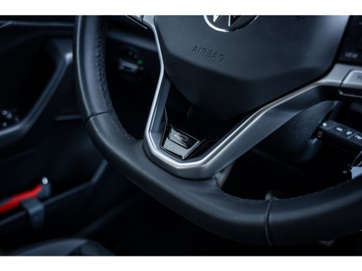 Volkswagen T-Roc R-Line | 'App-Connect' draadloze smartphone integratie | Airconditioning automatisch, 2-zone (Cli... ActivLease financial lease