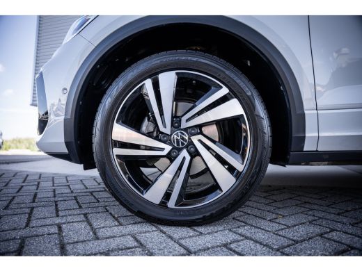 Volkswagen T-Roc R-Line | 'App-Connect' draadloze smartphone integratie | Airconditioning automatisch, 2-zone (Cli... ActivLease financial lease