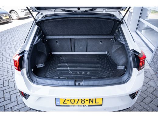 Volkswagen T-Roc R-Line | 'App-Connect' draadloze smartphone integratie | Airconditioning automatisch, 2-zone (Cli... ActivLease financial lease