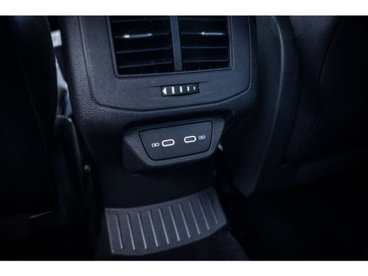 Volkswagen T-Roc R-Line | 'App-Connect' draadloze smartphone integratie | Airconditioning automatisch, 2-zone (Cli... ActivLease financial lease