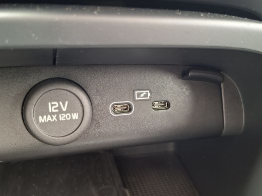 Volvo  C40 SOH 90% Core 69 kWh Carplay Pano Elek.Trekhaak Camera Orig.NL Voll.Onderhouden! ActivLease financial lease