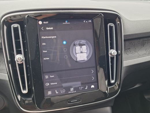 Volvo  C40 SOH 90% Core 69 kWh Carplay Pano Elek.Trekhaak Camera Orig.NL Voll.Onderhouden! ActivLease financial lease