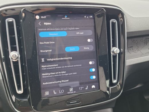 Volvo  C40 SOH 90% Core 69 kWh Carplay Pano Elek.Trekhaak Camera Orig.NL Voll.Onderhouden! ActivLease financial lease