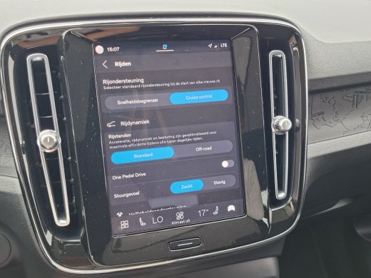 Volvo  C40 SOH 90% Core 69 kWh Carplay Pano Elek.Trekhaak Camera Orig.NL Voll.Onderhouden! ActivLease financial lease