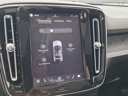 Volvo  C40 SOH 90% Core 69 kWh Carplay Pano Elek.Trekhaak Camera Orig.NL Voll.Onderhouden! ActivLease financial lease