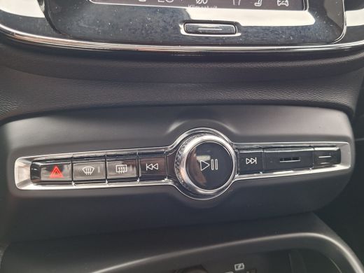 Volvo  C40 SOH 90% Core 69 kWh Carplay Pano Elek.Trekhaak Camera Orig.NL Voll.Onderhouden! ActivLease financial lease