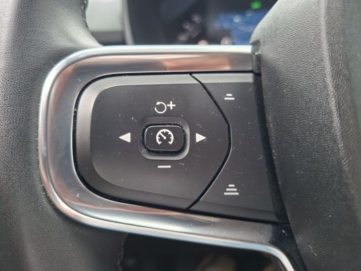 Volvo  C40 SOH 90% Core 69 kWh Carplay Pano Elek.Trekhaak Camera Orig.NL Voll.Onderhouden! ActivLease financial lease