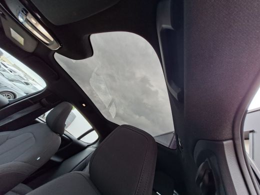 Volvo  C40 SOH 90% Core 69 kWh Carplay Pano Elek.Trekhaak Camera Orig.NL Voll.Onderhouden! ActivLease financial lease