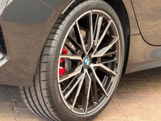 BMW 1 Serie 118i M-Pakket | 19 Inch velgen | Sportstoelen | Cruise | Parkeersensoren | | Cruise control | Key... ActivLease financial lease