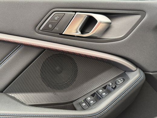 BMW 1 Serie 118i M-Pakket | 19 Inch velgen | Sportstoelen | Cruise | Parkeersensoren | | Cruise control | Key... ActivLease financial lease