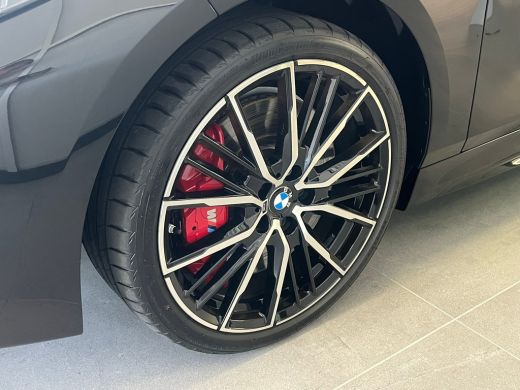 BMW 1 Serie 118i M-Pakket | 19 Inch velgen | Sportstoelen | Cruise | Parkeersensoren | | Cruise control | Key... ActivLease financial lease