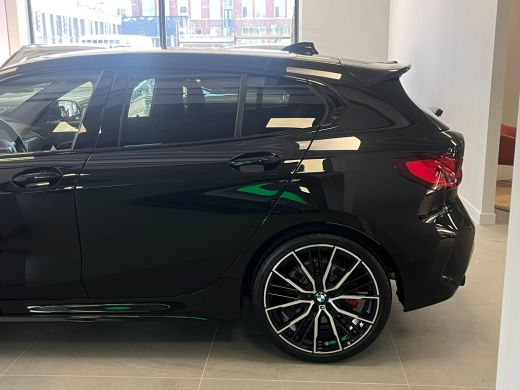 BMW 1 Serie 118i M-Pakket | 19 Inch velgen | Sportstoelen | Cruise | Parkeersensoren | | Cruise control | Key... ActivLease financial lease