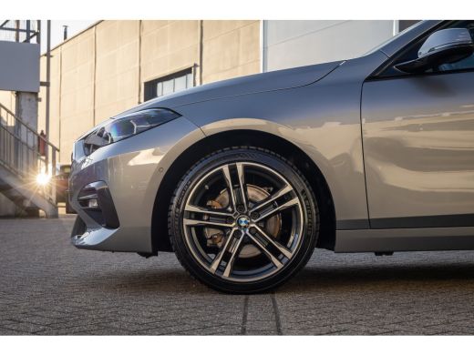 BMW 2 Serie Gran Coup&eacute; 218i Business Edition | Pano | Camera | Stuur+stoel verwarming | Apple Carplay/Android... ActivLease financial lease