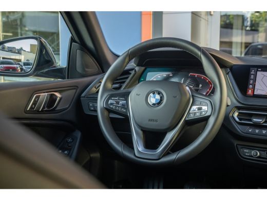 BMW 2 Serie Gran Coup&eacute; 218i Business Edition | Pano | Camera | Stuur+stoel verwarming | Apple Carplay/Android... ActivLease financial lease