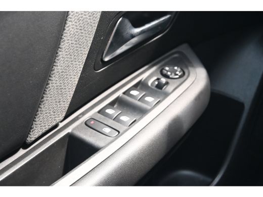 Citroën &euml;-C4 You 50 kWh 3 Fase | Navigatie by App | Achteruitrijcamera | Full-LED | Parkeersensoren | Dealeron... ActivLease financial lease