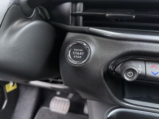 Fiat 600e Sport | 10,25" touchscreen radio met Bluetooth, DAB & USB | Automatische airconditioning | Cruise... ActivLease financial lease