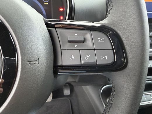 Fiat 600e Sport | 10,25" touchscreen radio met Bluetooth, DAB & USB | Automatische airconditioning | Cruise... ActivLease financial lease