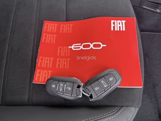 Fiat 600e Sport | 10,25" touchscreen radio met Bluetooth, DAB & USB | Automatische airconditioning | Cruise... ActivLease financial lease