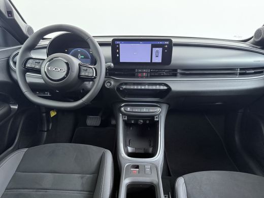 Fiat 600e Sport | 10,25" touchscreen radio met Bluetooth, DAB & USB | Automatische airconditioning | Cruise... ActivLease financial lease
