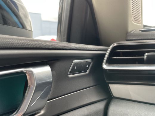 Lynk & Co 01 1.5 261PK | Org. NL | BTW- Auto | Pano | Adap. Cruise | Apple Carplay ActivLease financial lease