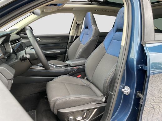 Lynk & Co 01 1.5 261PK | Org. NL | BTW- Auto | Pano | Adap. Cruise | Apple Carplay ActivLease financial lease