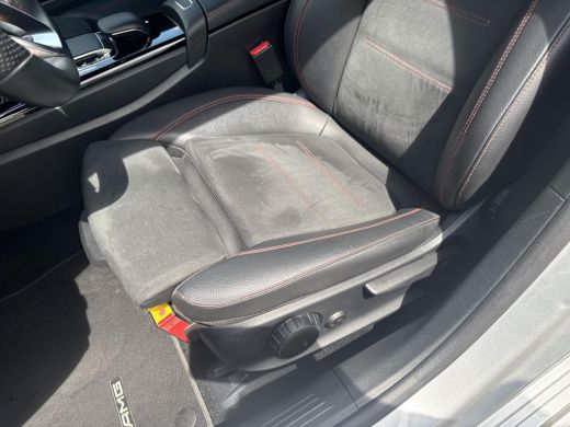 Mercedes-Benz A-Klasse 200 Business Solution AMG Night Upgrade | MBUX Groot | Camera | Cruise | ActivLease financial lease